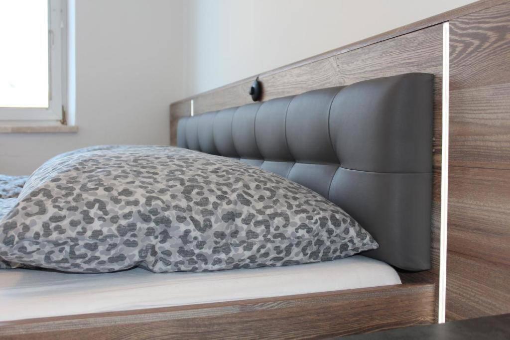 Zum Breyer Bnb City Apartment Baden Ngoại thất bức ảnh